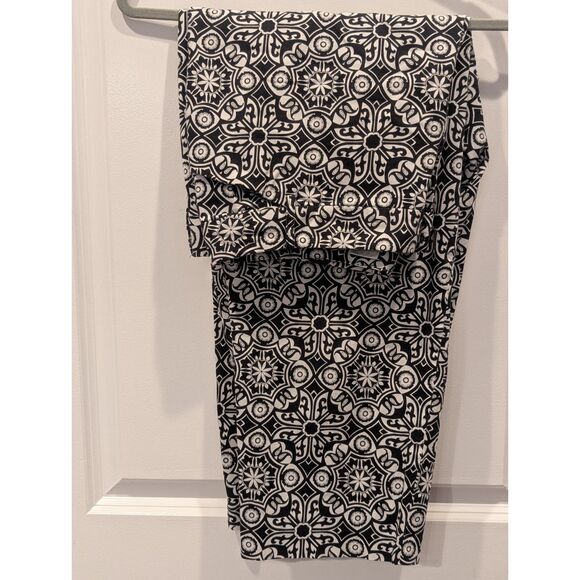 🖤 Chic Talbots Woman Black & White Medallion Stretch Cropped/Ankle Pants - 16W - Picture 1 of 7